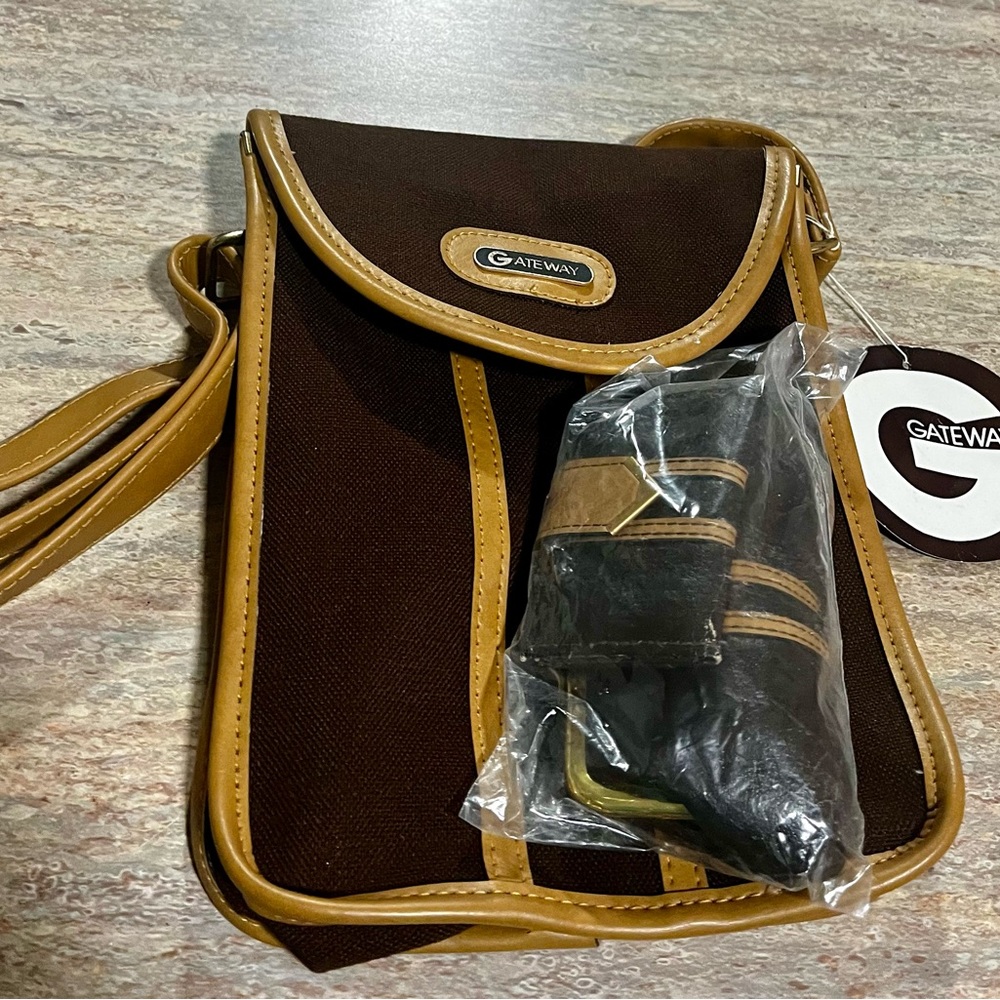 NWT Gateway Luggage crossbody bag set